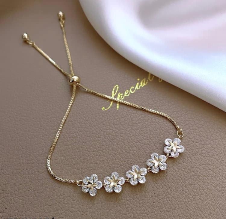 Gold Flower Charm Bracelet